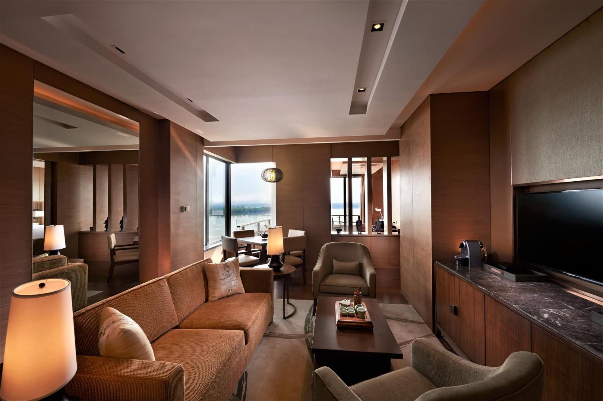 Hilton Wuhan Optics Valley Exterior photo