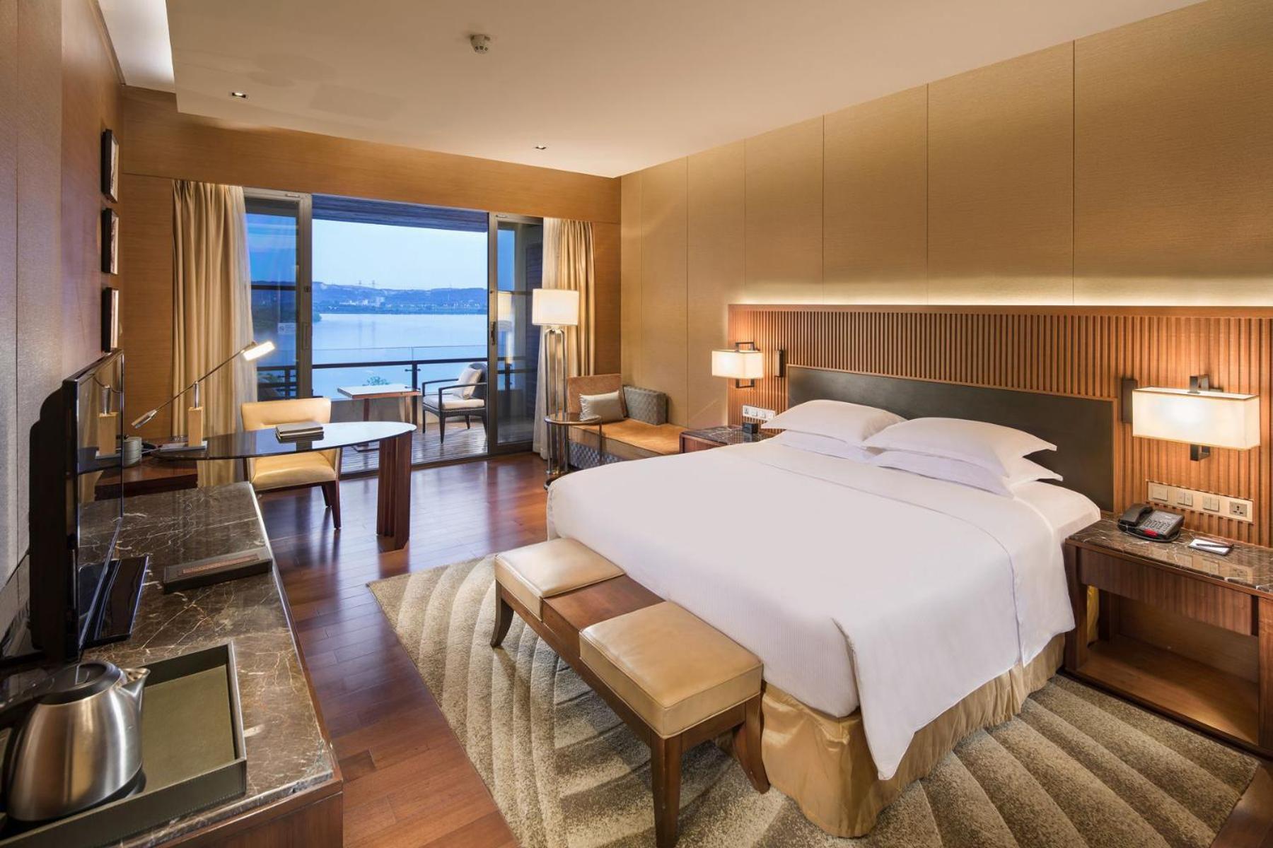 Hilton Wuhan Optics Valley Exterior photo