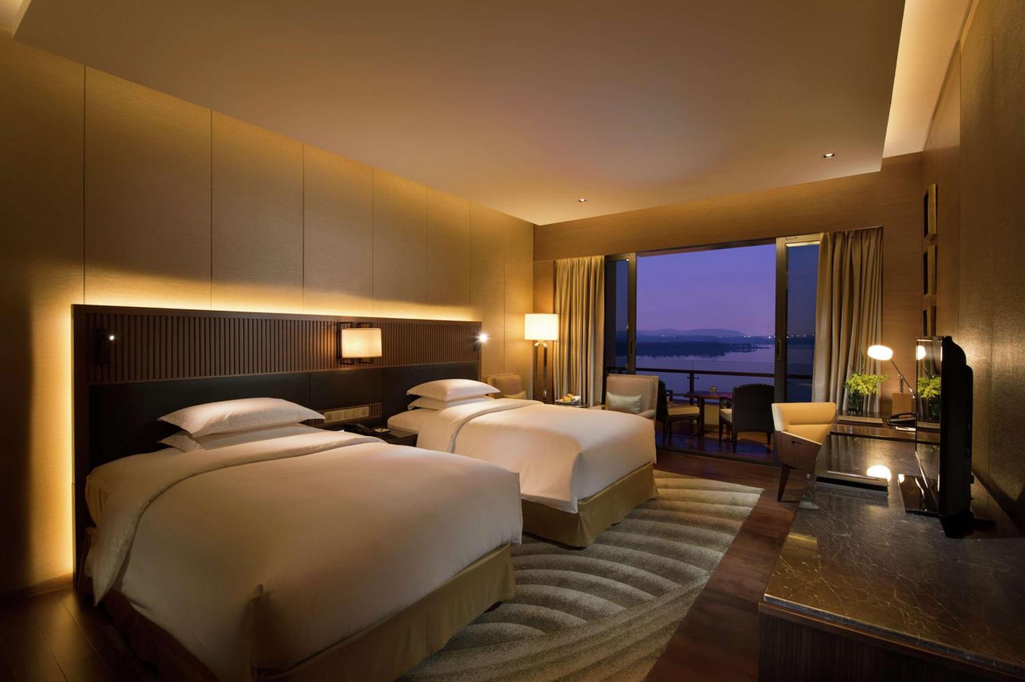 Hilton Wuhan Optics Valley Exterior photo