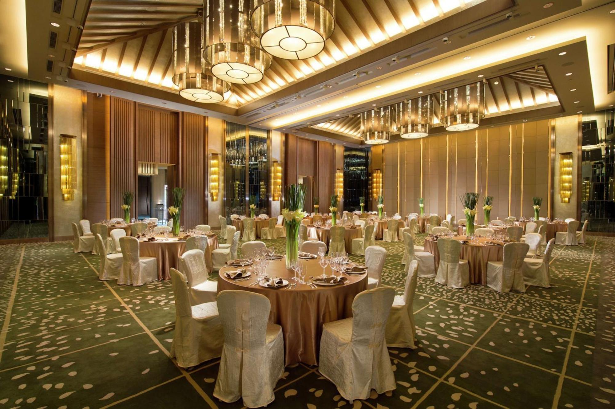 Hilton Wuhan Optics Valley Exterior photo