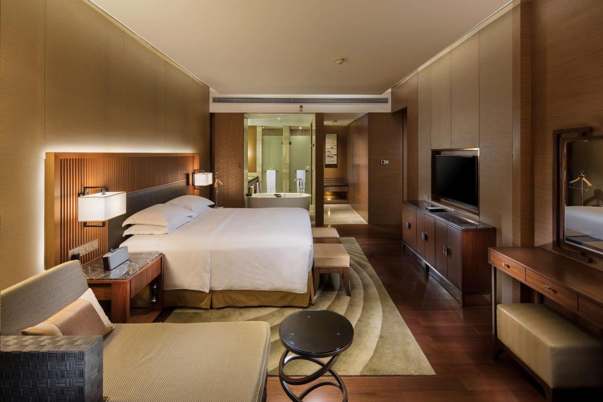 Hilton Wuhan Optics Valley Exterior photo
