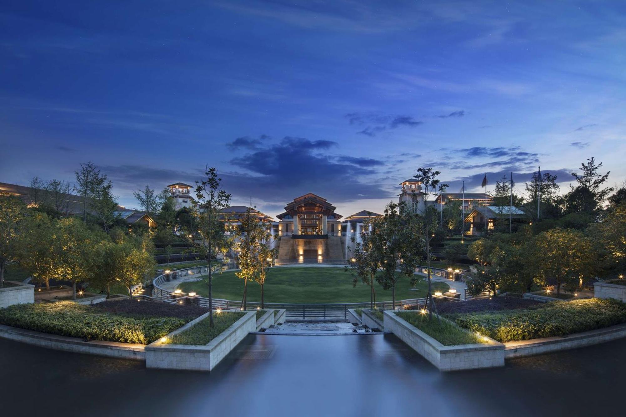 Hilton Wuhan Optics Valley Exterior photo