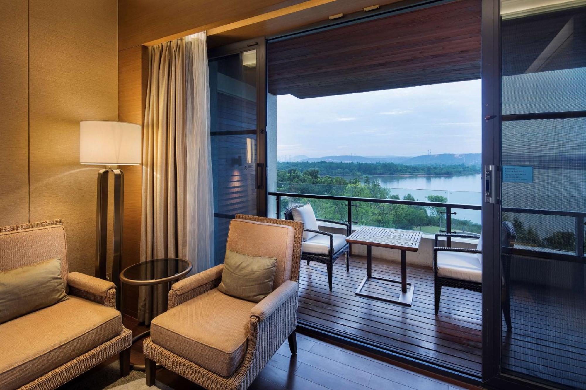 Hilton Wuhan Optics Valley Exterior photo