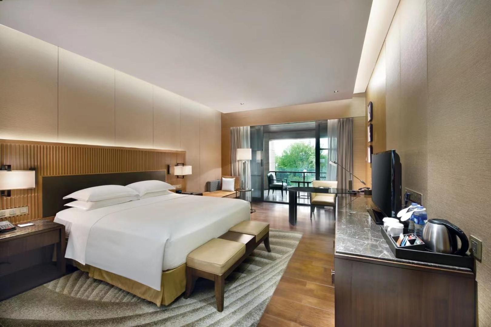 Hilton Wuhan Optics Valley Exterior photo